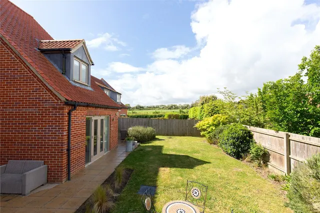 Brightwell Close, Blakeney, NR25, photo 2