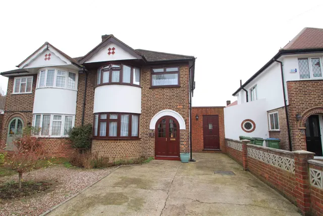 Crathie Road, London, photo 1
