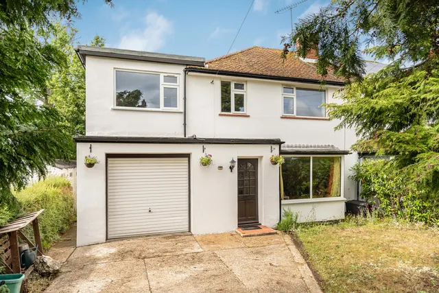 Cabrera Avenue, Virginia Water, GU25, photo 1