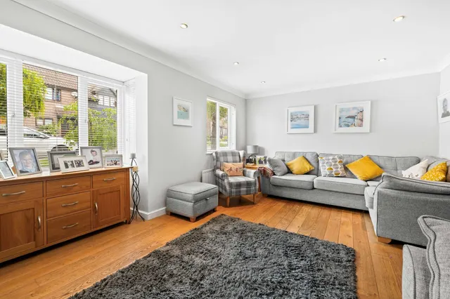 Photo 3 — Clarence Drive, East Grinstead, East Grinstead, RH19 4RZ