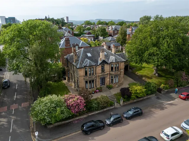 6 Whittingehame Drive, Claythorne, G12 0XU, photo 1