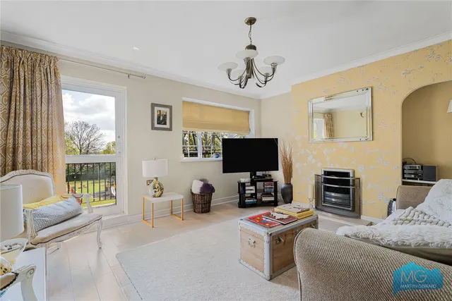 The Poplars, London, N14, photo 2