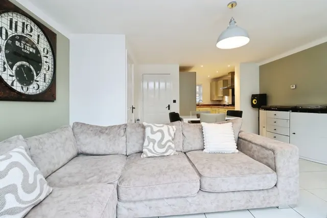 Delune Crescent, Malpas, photo 3