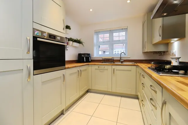 Delune Crescent, Malpas, photo 2