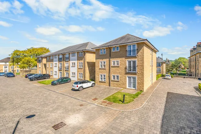 Clifford Drive, Menston, LS29, photo 1