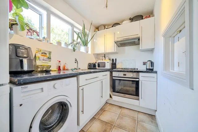 Photo 3 — Chepstow Drive, Bletchley, Milton Keynes, Buckinghamshire, MK3