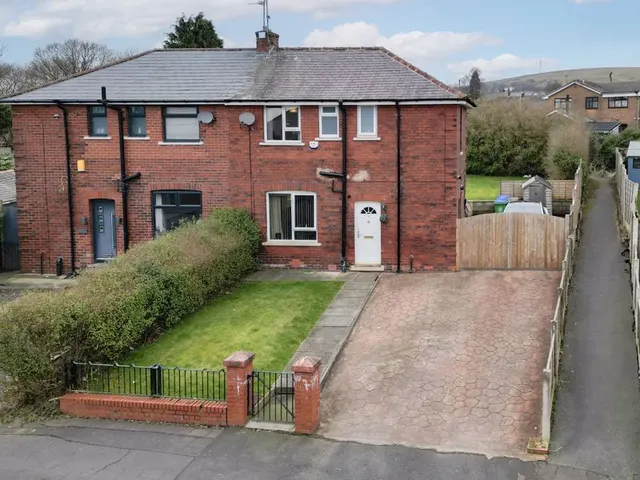 Newark Road, Rochdale OL12 0AU, photo 1