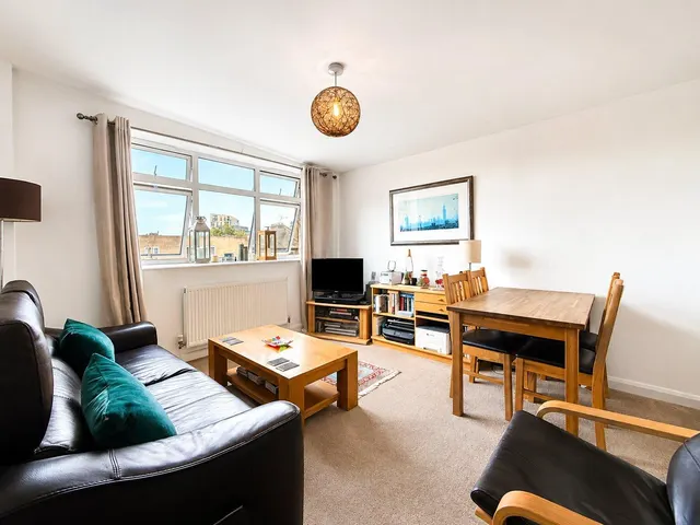 Clipper Way, London, SE13, photo 1