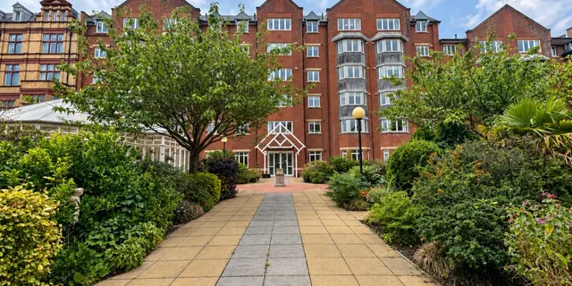 2 bedroom flat, Lord Street, Southport, PR8
