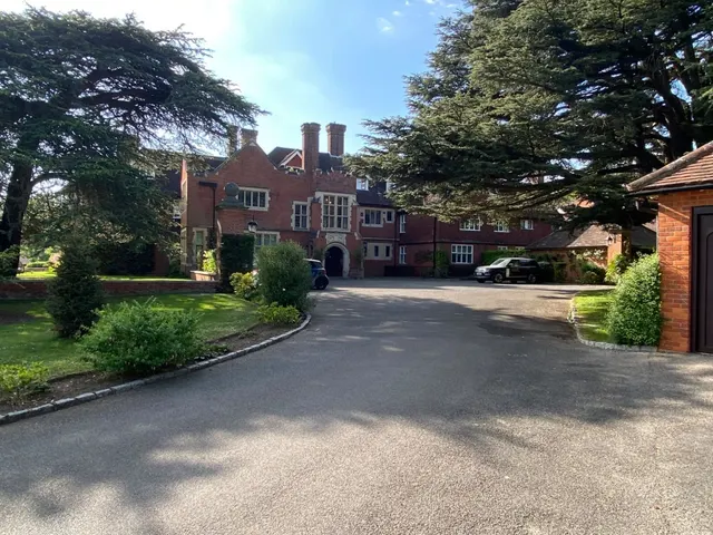Framewood Road, Stoke Poges, Buckinghamshire, SL2 4QR, photo 1