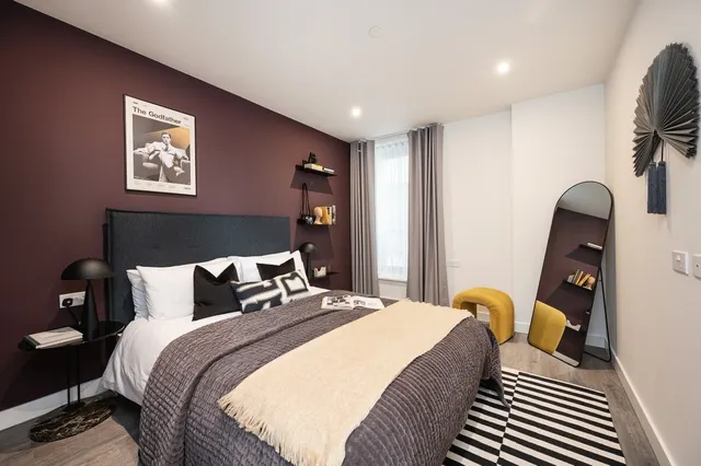 London, E20, photo 1