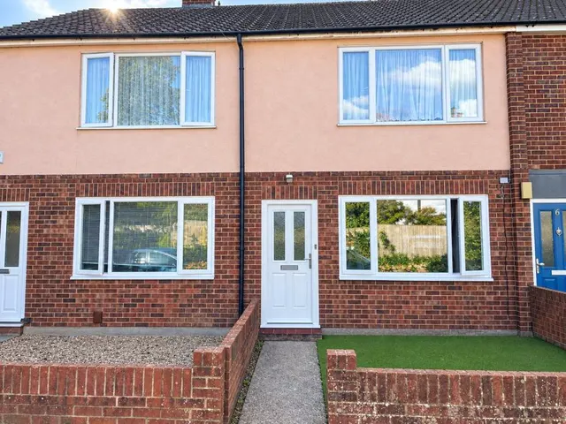 2 bedroom flat, Tanhouse Lane, Wokingham, RG41