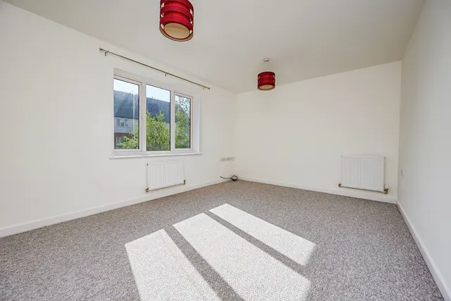 Photo 3 — Leicester Road, Luton, Bedfordshire, LU4