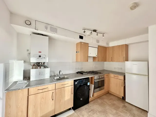 Clayton Road, Hayes, UB3, photo 1