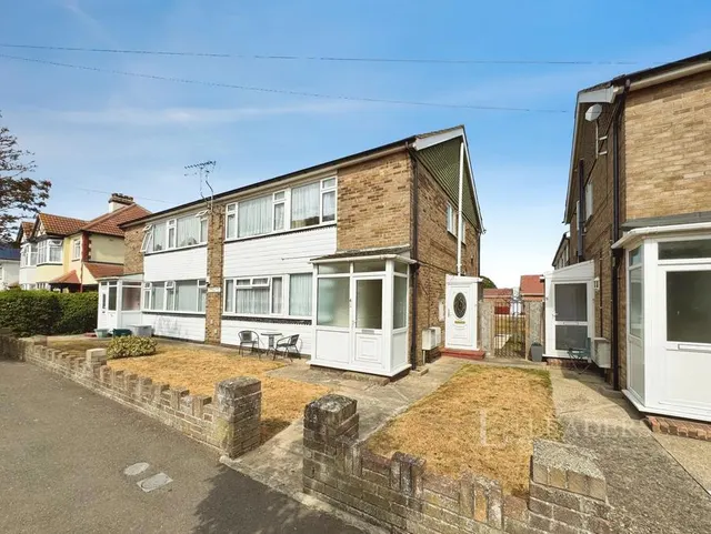Queensway, Holland-on-Sea, CO15, photo 1