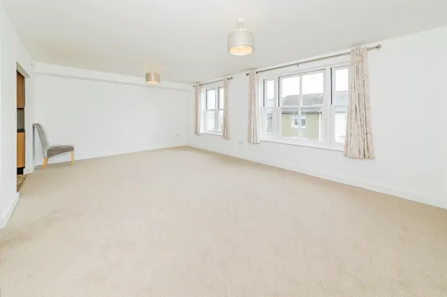 Boltro Road, Haywards Heath, RH16, photo 2