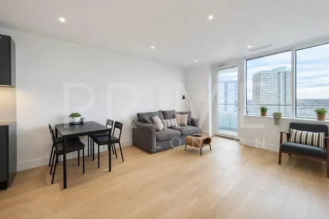 Lombard Road, Battersea, SW11, photo 1