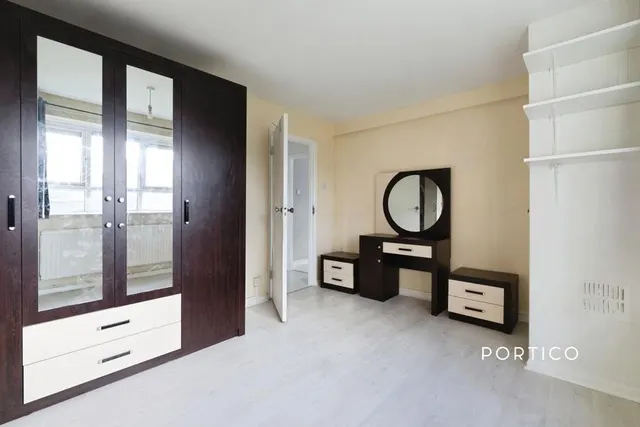 Wallers Close, Woodford Green, IG8, photo 3