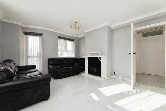Wallers Close, Woodford Green, IG8, photo 2