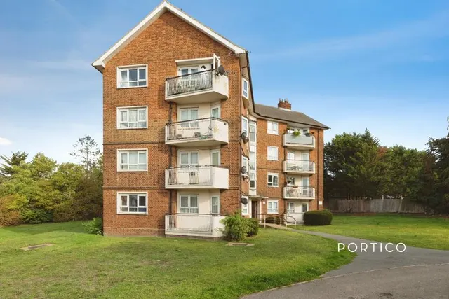 Wallers Close, Woodford Green, IG8, photo 1