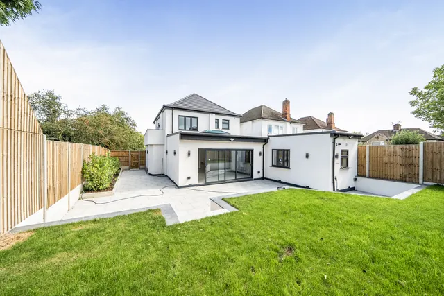 Photo 2 — Highview Avenue, Edgware, HA8