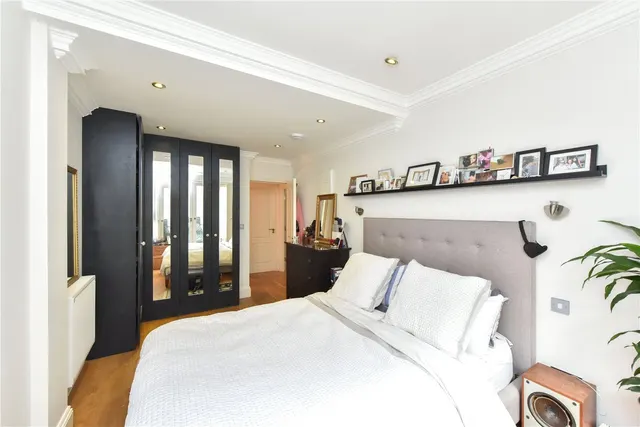 Stoke Newington Road, London, N16, photo 3