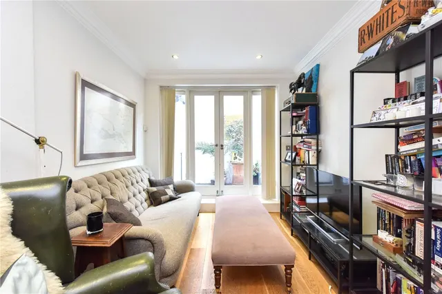 Stoke Newington Road, London, N16, photo 1