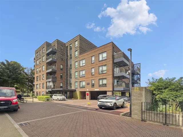 Earl Haig Close, Hounslow, photo 1