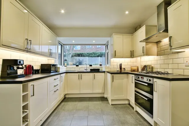 Bowfell Drive, Stockport, SK6, photo 2
