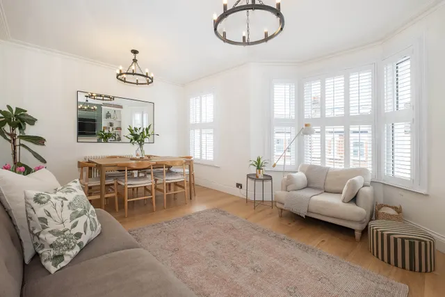 Daphne Street, London, SW18, photo 2