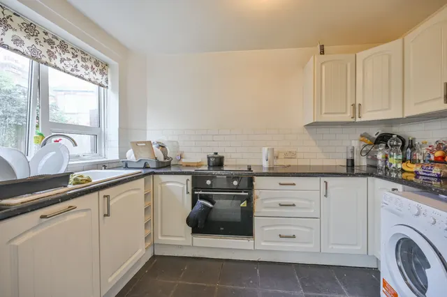 Photo 3 — 46 Newnham Road, London