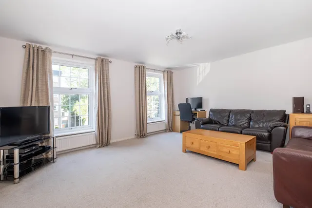 Photo 2 — Uxbridge Road, Kingston Upon Thames, KT1