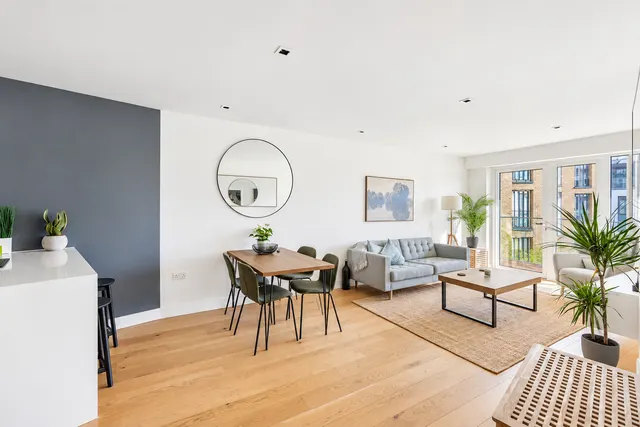 Kew Bridge Road, Brentford, TW8, photo 2