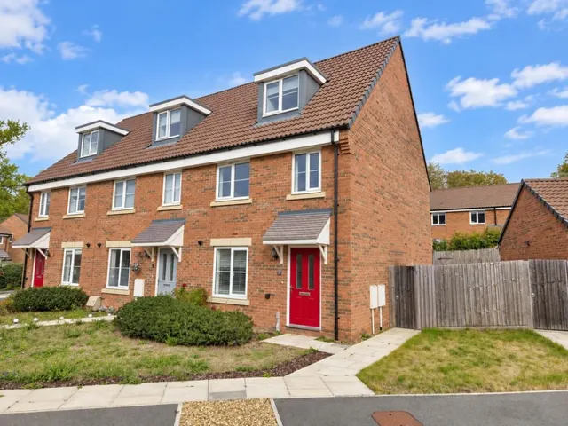 Aynhoe Road, St Crispins, photo 1