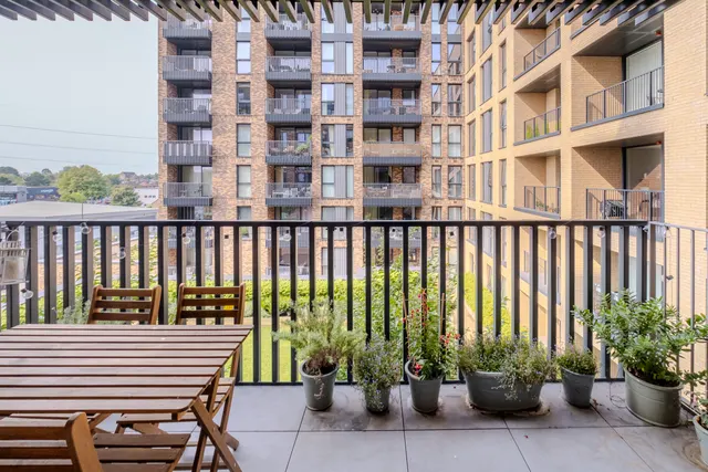 Photo 3 — 81 Plough Lane, London, SW17