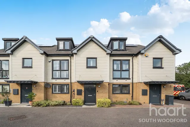 Becket Close, IG8, photo 2