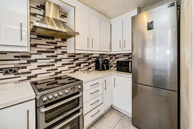 Bruce Close, Slough, SL1, photo 2