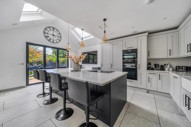 Aldershot Road, Pirbright, GU24, photo 3