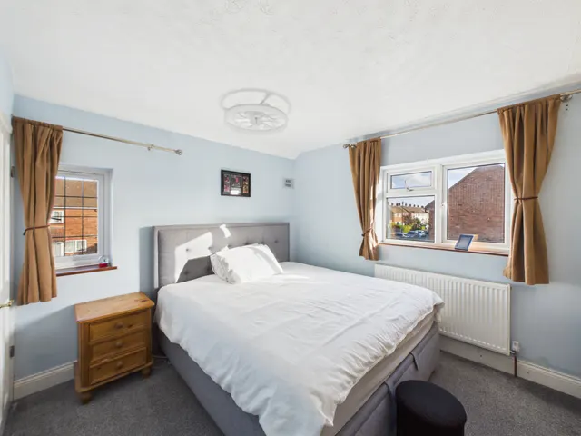 Caledonia Road, Stanwell, TW19, photo 2