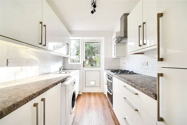 Ranyard Close, Chessington, KT9, photo 3