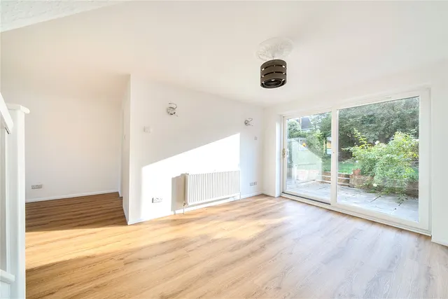 Ranyard Close, Chessington, KT9, photo 2