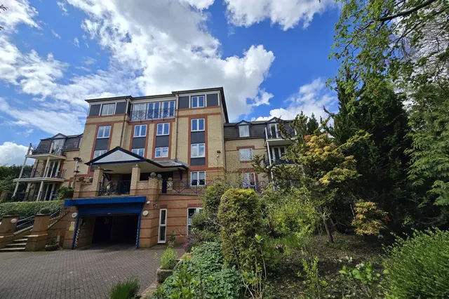 Silverdale Racefield Road, Altrincham, photo 2