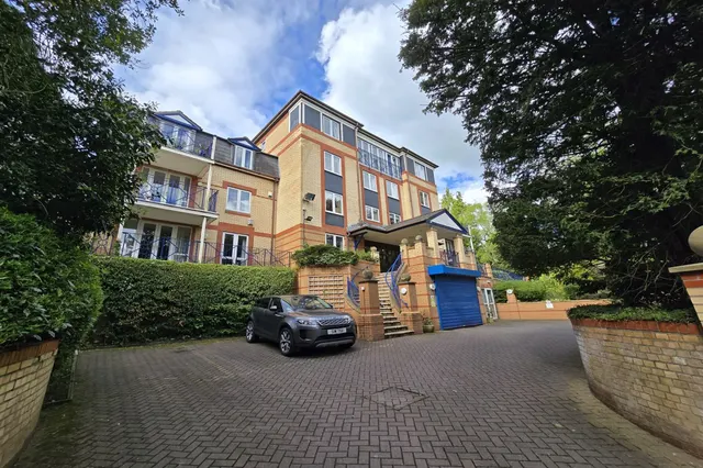 Silverdale Racefield Road, Altrincham, photo 1