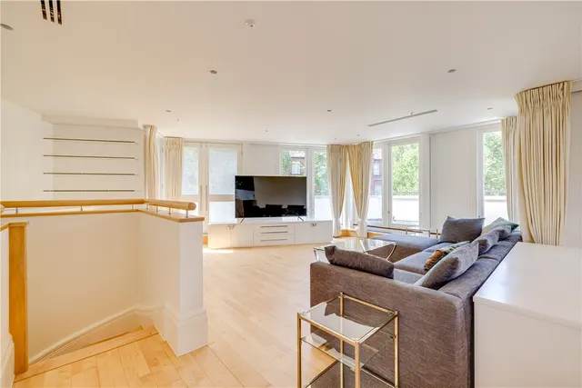 Holbein Place, SW1W, photo 1