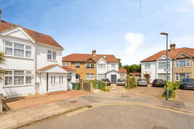 View Close, HARROW, photo 1