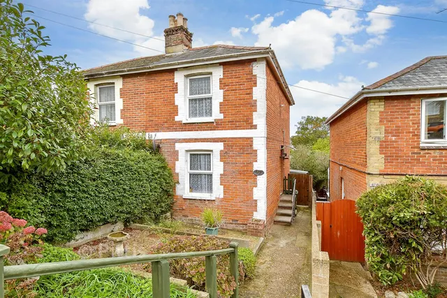 2 bedroom house, West Hill Road, Ryde, PO33