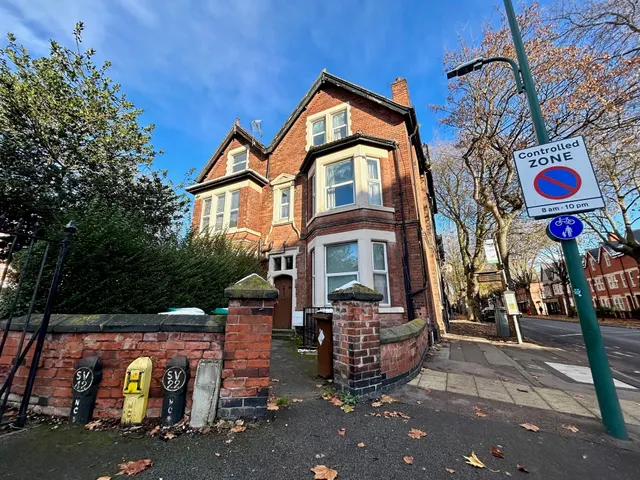 2 bedroom flat, Fishpond Drive, Nottingham, NG7