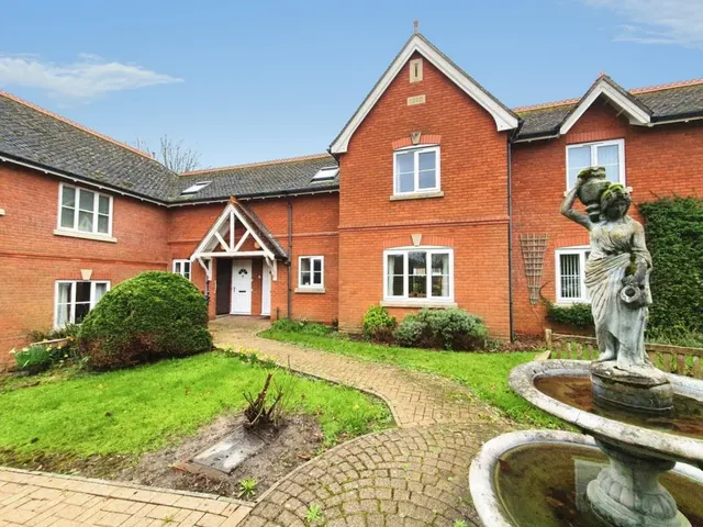 Coverdale Court, Yeovil, photo 1