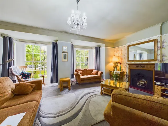 Hall Bank, Buxton, photo 3