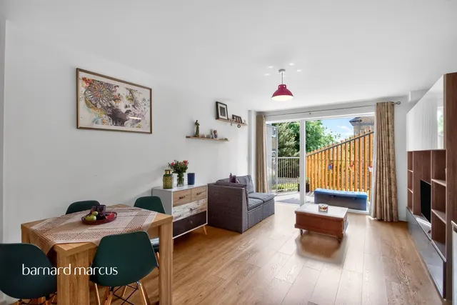 Cargreen Road, London, photo 1